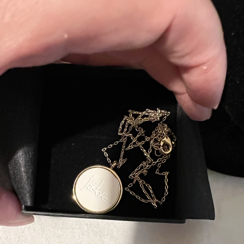 🌟NIB🌟 DIOR J’adore Gold Perfumed Ceramic Medallion Necklace 16” - Picture 8 of 8